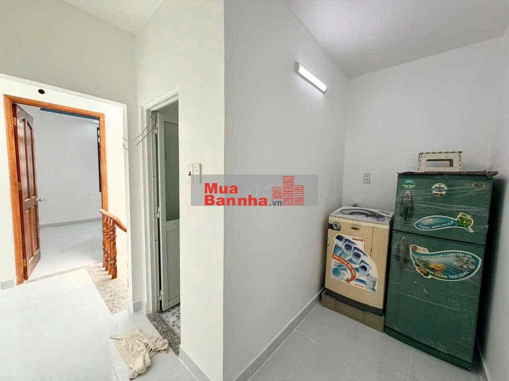 Bán nhà tx24 đúc 2 lầu sân thượng shc vi bằng