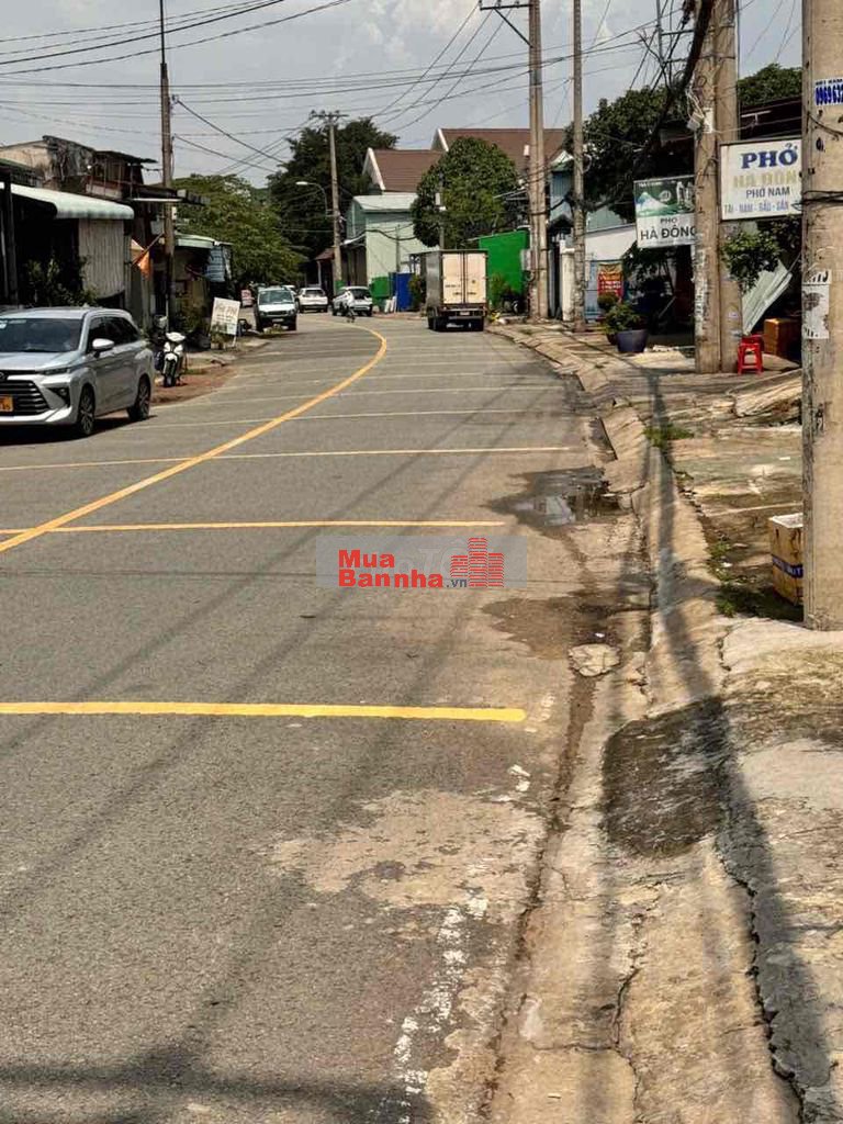 cần bán nhà mặt tiền đường hà huy giáp quận 12.ngang 5,5 dài 50nở hậu