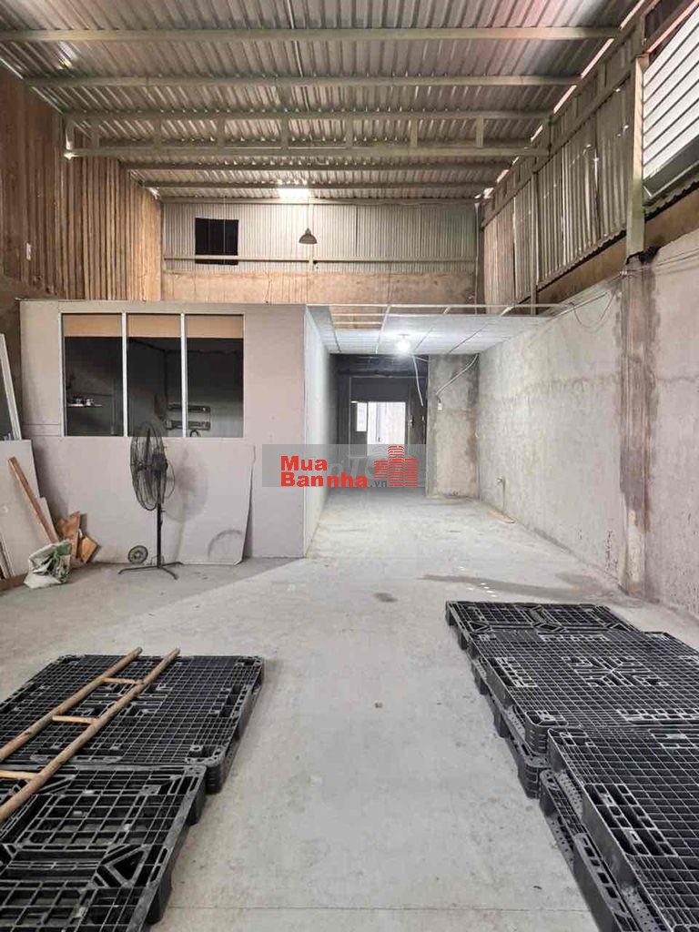 cần bán nhà mặt tiền đường hà huy giáp quận 12.ngang 5,5 dài 50nở hậu