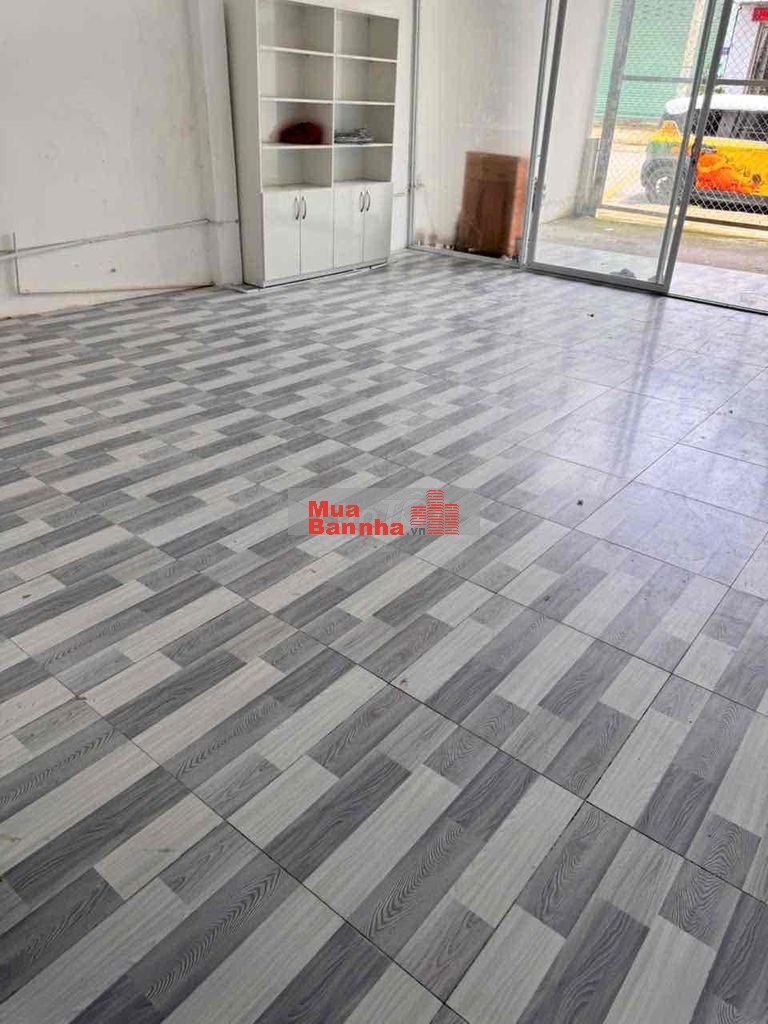 cần bán nhà mặt tiền đường hà huy giáp quận 12.ngang 5,5 dài 50nở hậu