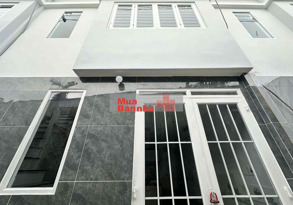 nhà xây mới có hoàn công đối diện trường đh nguyễn tất thành apđ.q12