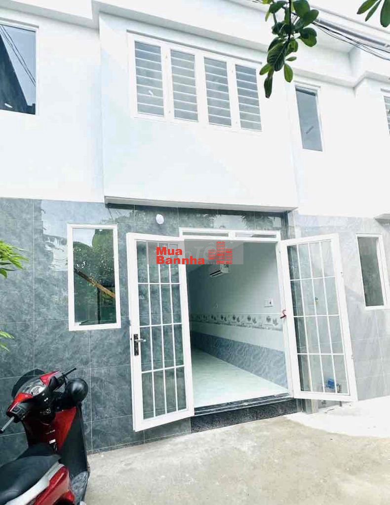 nhà xây mới có hoàn công đối diện trường đh nguyễn tất thành apđ.q12