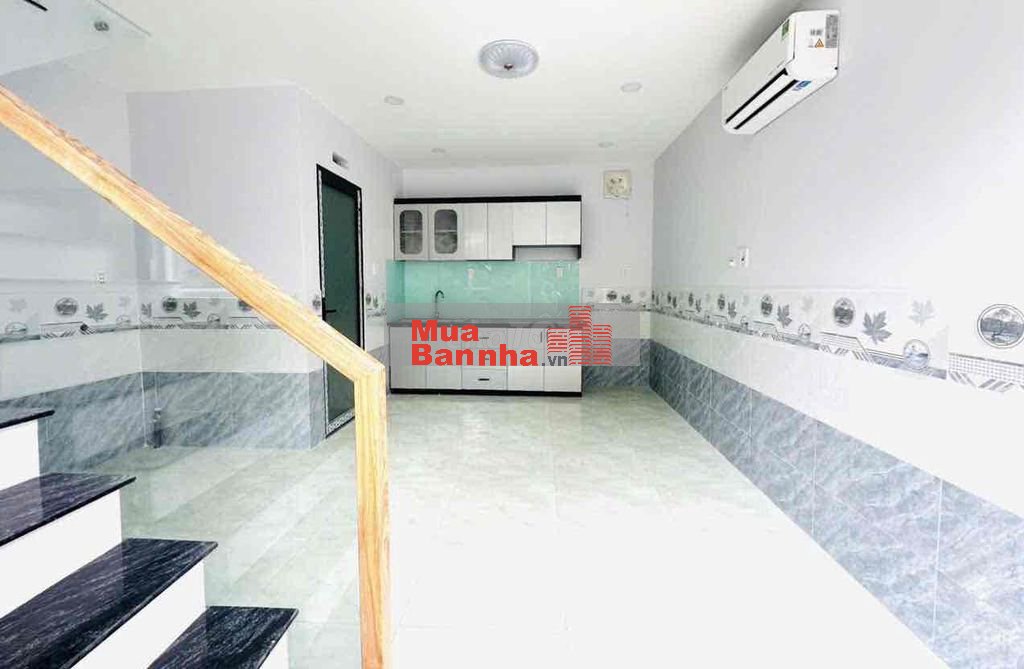 nhà xây mới có hoàn công đối diện trường đh nguyễn tất thành apđ.q12