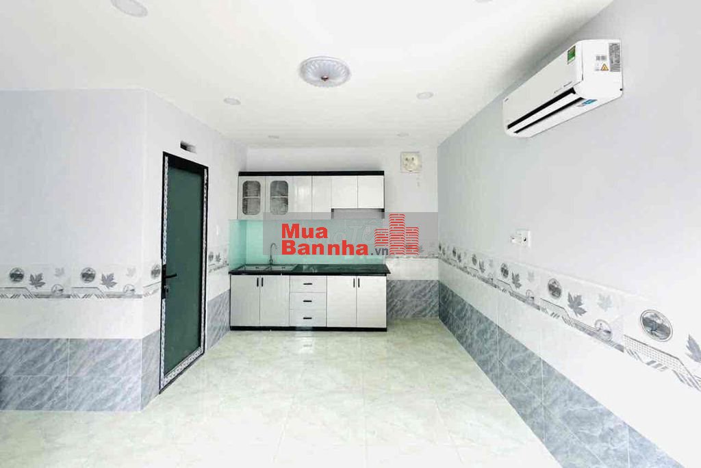 nhà xây mới có hoàn công đối diện trường đh nguyễn tất thành apđ.q12
