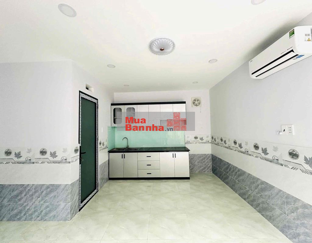 nhà xây mới có hoàn công đối diện trường đh nguyễn tất thành apđ.q12