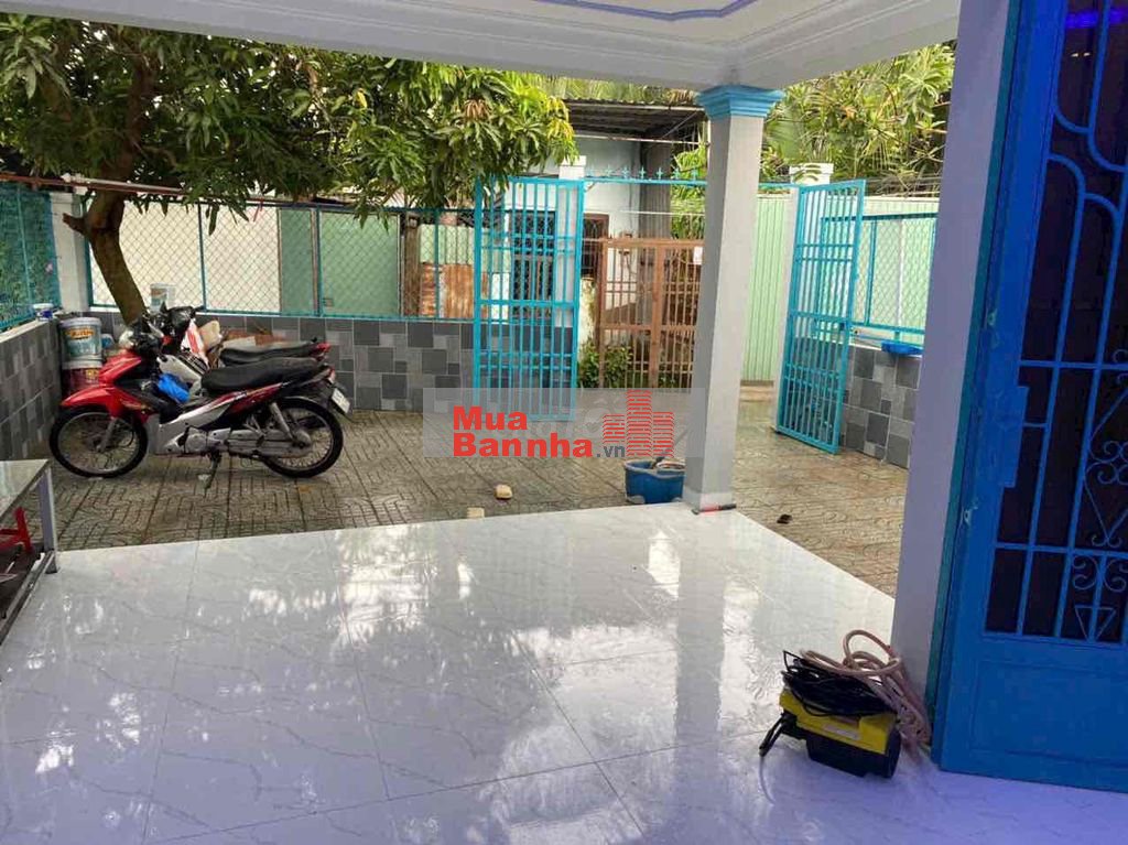 Nhà DT 6m5x20 nhà vườn . 3 p ngủ 1 wc ấp 5 xã phong phú củ