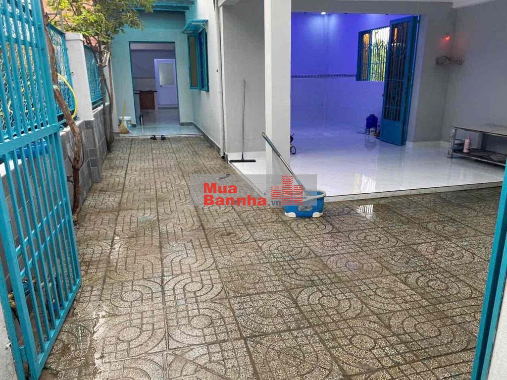Nhà DT 6m5x20 nhà vườn . 3 p ngủ 1 wc ấp 5 xã phong phú củ