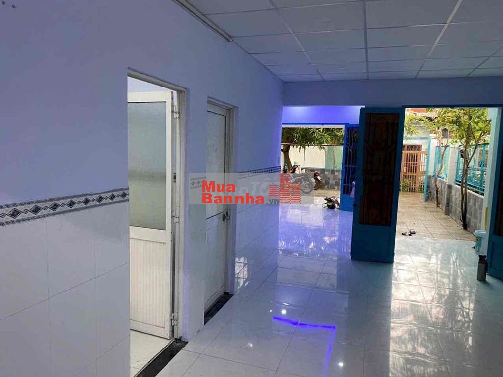 Nhà DT 6m5x20 nhà vườn . 3 p ngủ 1 wc ấp 5 xã phong phú củ