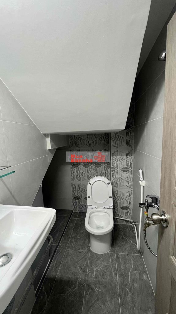 bán nhà mới 100% hẻm 4m hẻm 202 Nguyễn Tiểu La P8 Quận 10