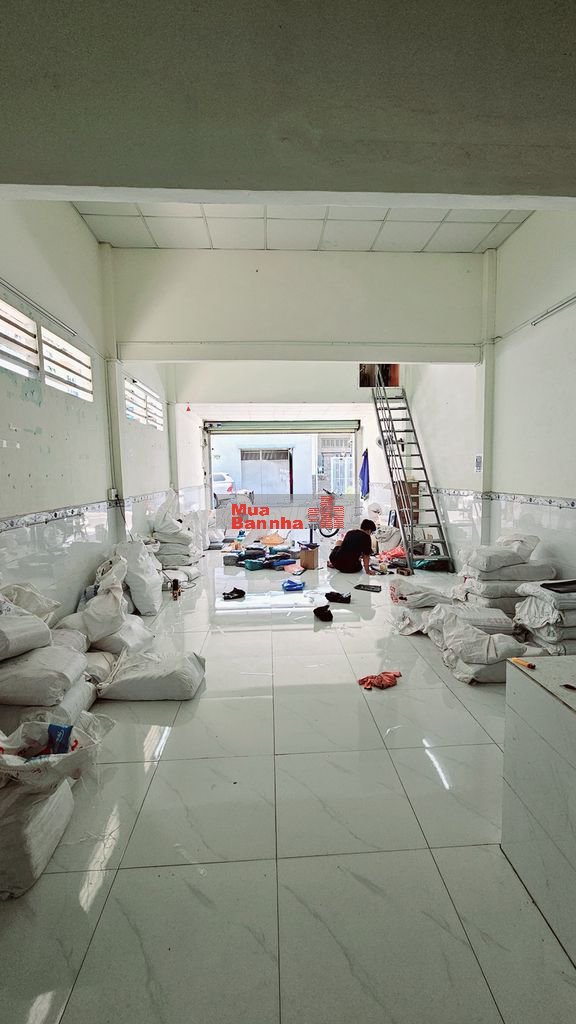 Nhà mặt tiền Nguyễn Văn Yến