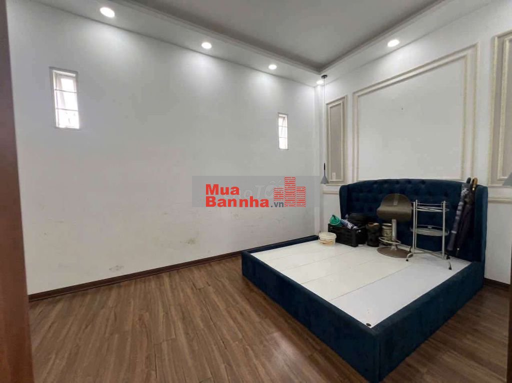 bán nhà q7 ,4pn tặng nội thất
