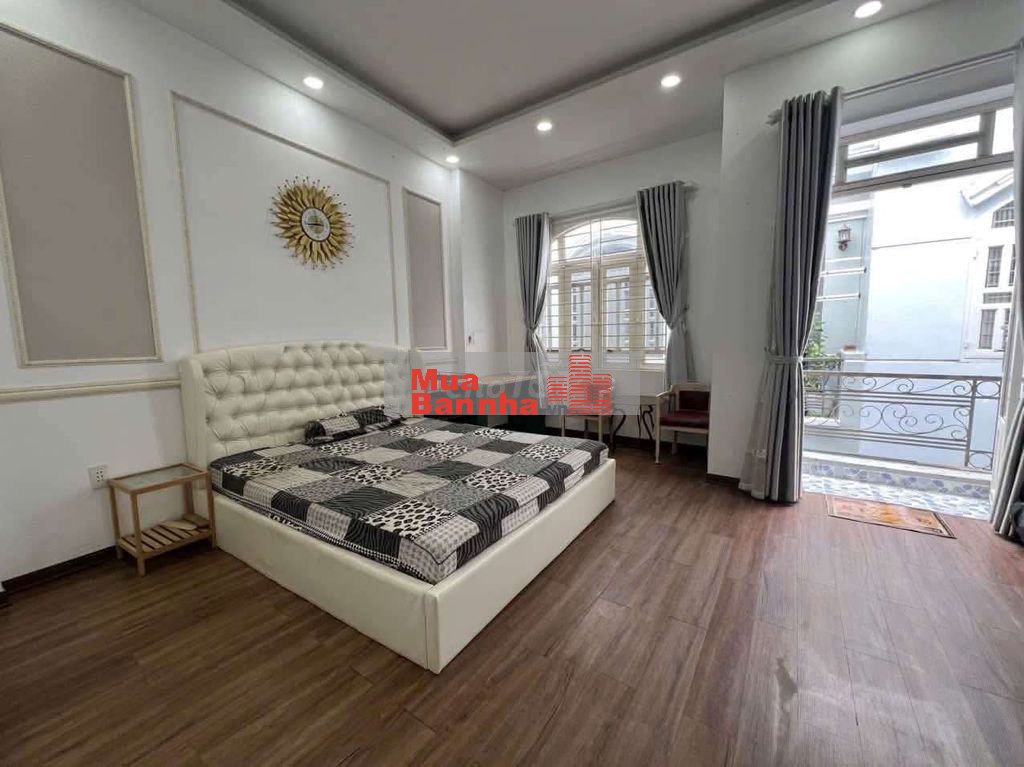 bán nhà q7 ,4pn tặng nội thất