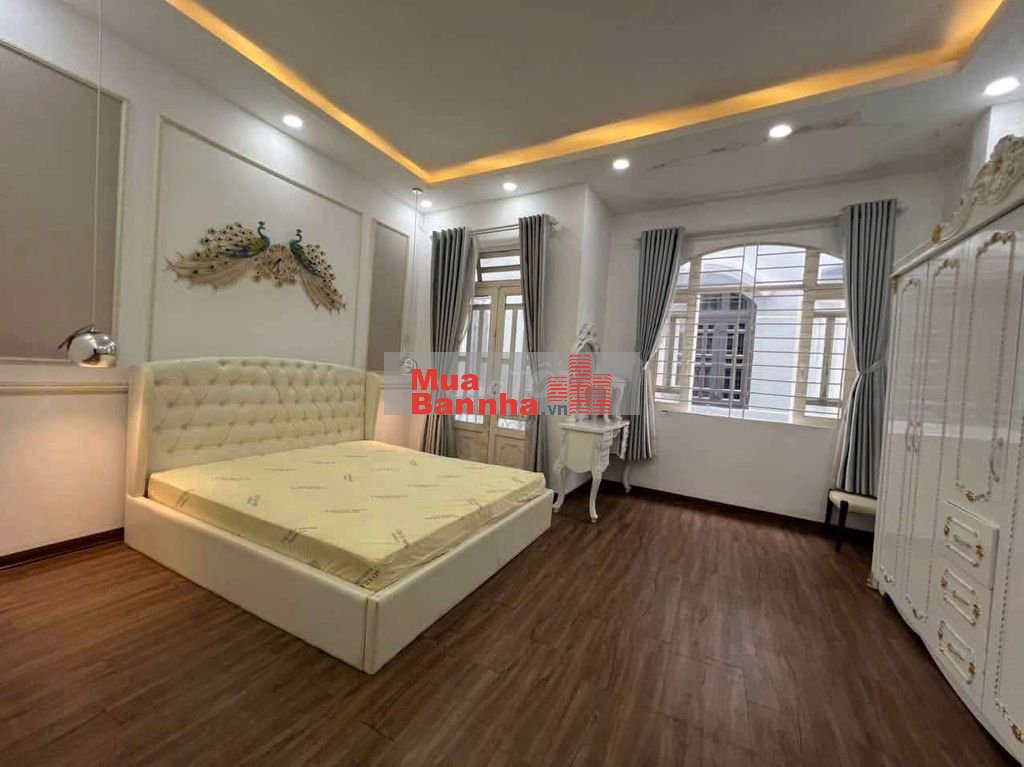 bán nhà q7 ,4pn tặng nội thất