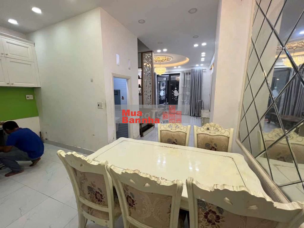 bán nhà q7 ,4pn tặng nội thất