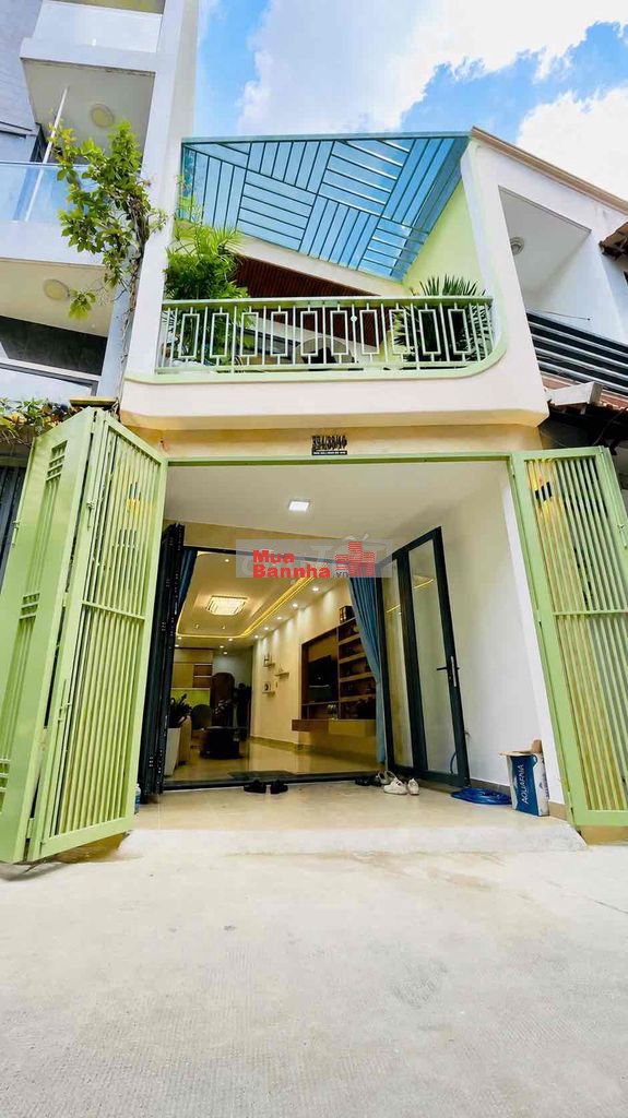 Xe Hơi ngủ trong nhà, gần ngã 3 HVH và Ng.kiệm. ĐC: 694/33/10 Nguyễn k