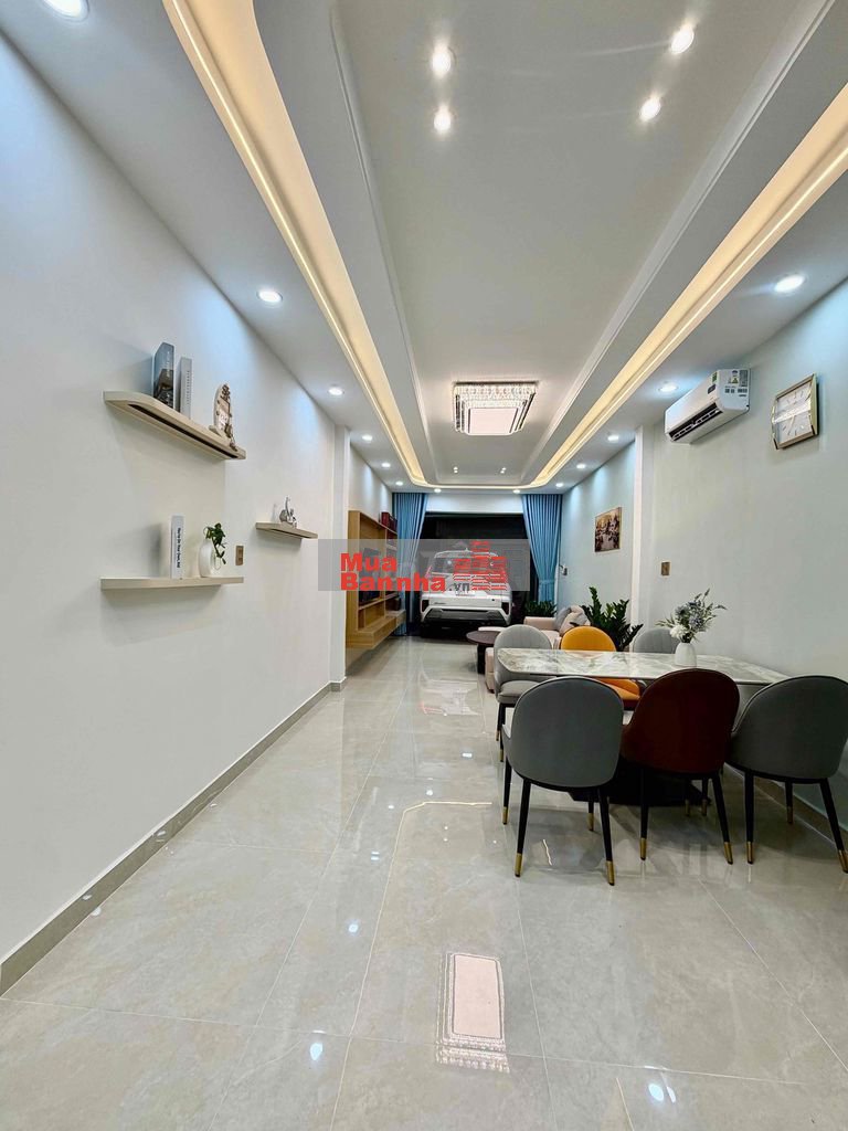 Xe Hơi ngủ trong nhà, gần ngã 3 HVH và Ng.kiệm. ĐC: 694/33/10 Nguyễn k