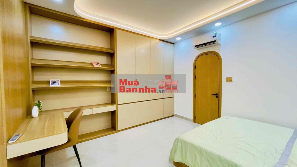 Xe Hơi ngủ trong nhà, gần ngã 3 HVH và Ng.kiệm. ĐC: 694/33/10 Nguyễn k
