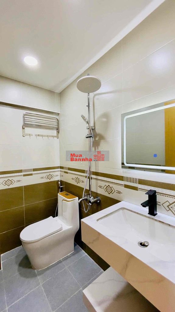 Xe Hơi ngủ trong nhà, gần ngã 3 HVH và Ng.kiệm. ĐC: 694/33/10 Nguyễn k