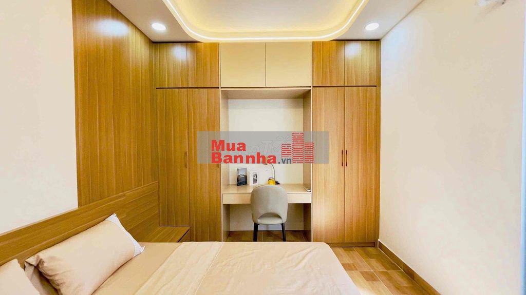 Xe Hơi ngủ trong nhà, gần ngã 3 HVH và Ng.kiệm. ĐC: 694/33/10 Nguyễn k