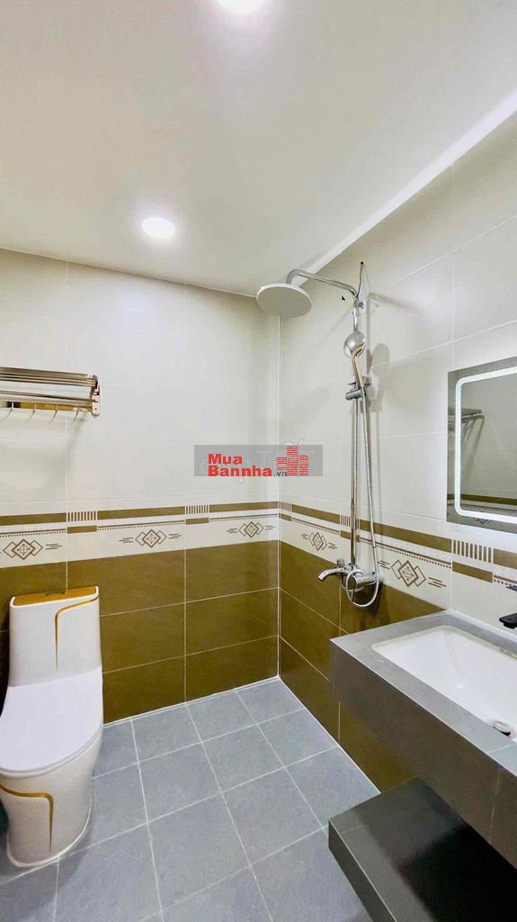 Xe Hơi ngủ trong nhà, gần ngã 3 HVH và Ng.kiệm. ĐC: 694/33/10 Nguyễn k