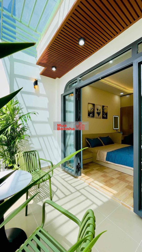 Xe Hơi ngủ trong nhà, gần ngã 3 HVH và Ng.kiệm. ĐC: 694/33/10 Nguyễn k
