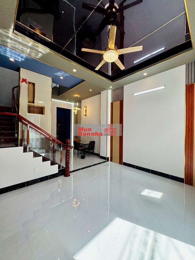 Bán nhà mới xây
