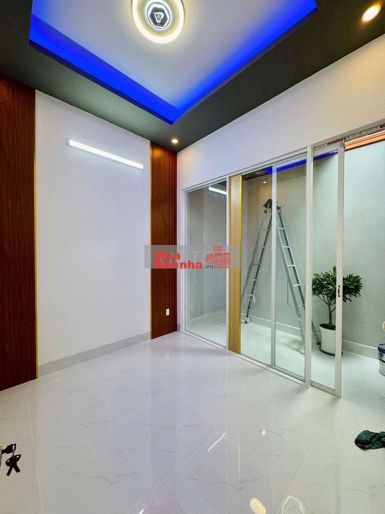 Bán nhà mới xây