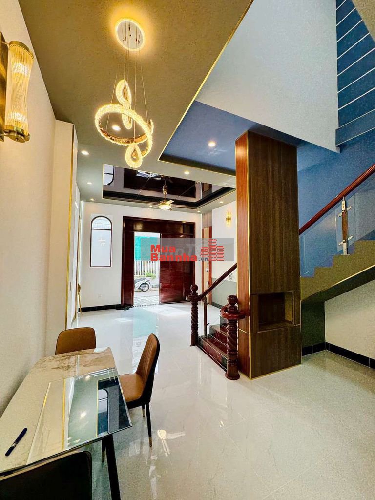 Bán nhà mới xây