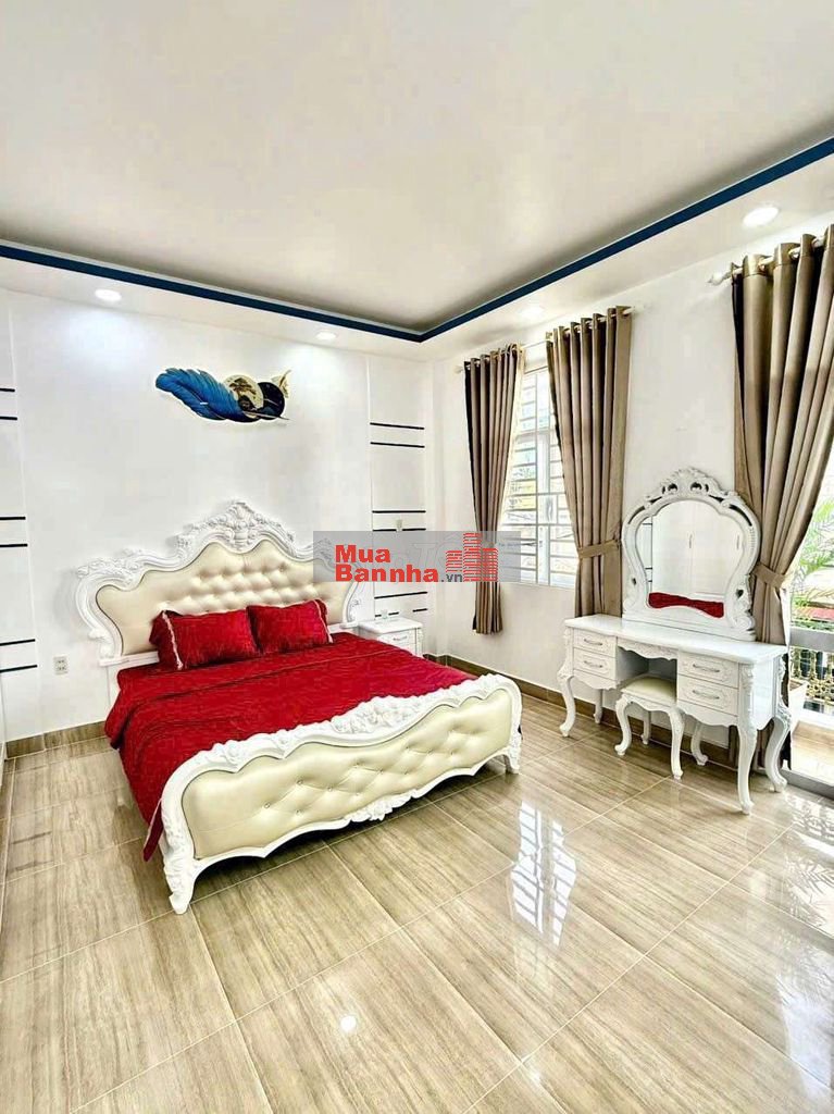 KẸT TIỀN BÁN GẤP.