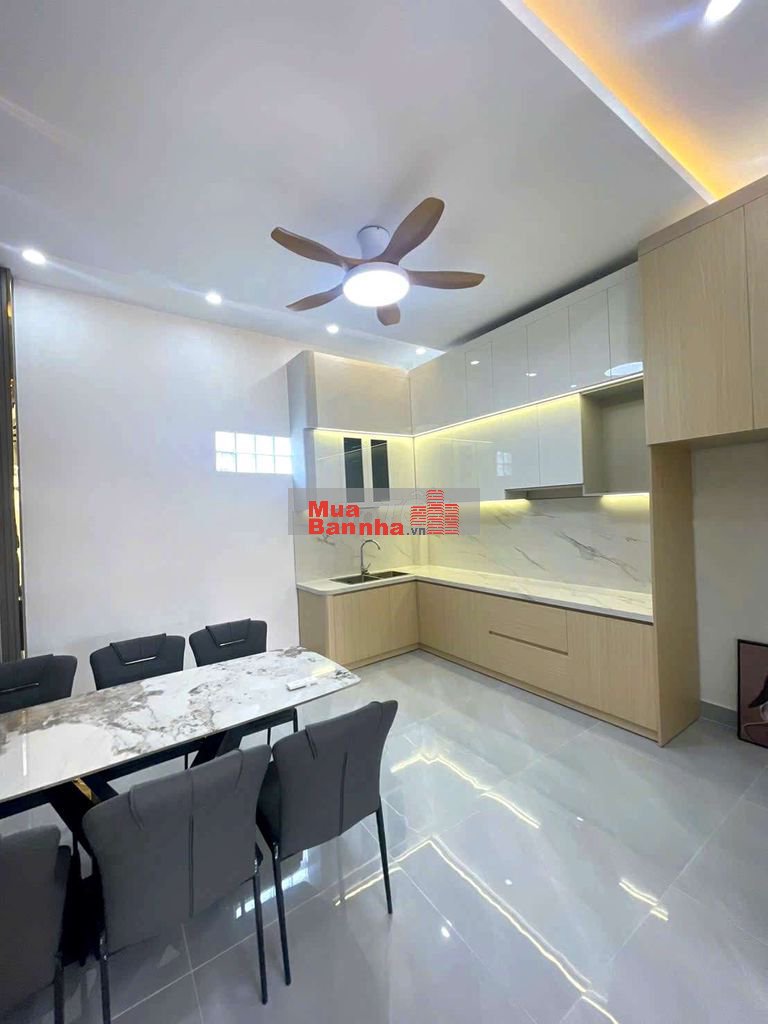 KẸT TIỀN BÁN GẤP.