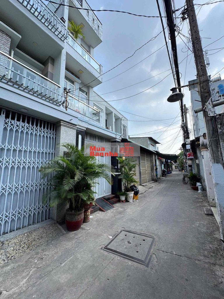 Bán nhà Quận 12 61m2 3 tầng 5PN hẻm xe hơi 5m giá 4 tỷ