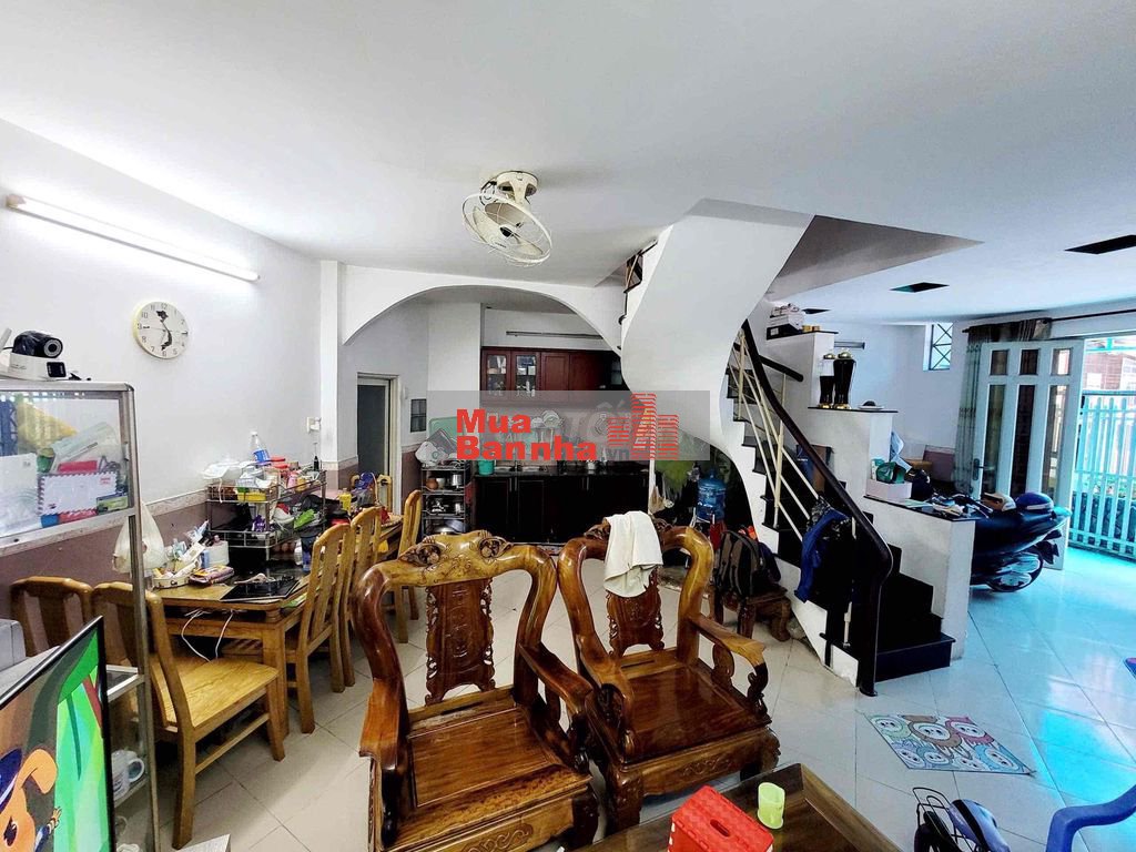 Nhà TẶNG NỘI THẤT ngang 4.5 nở hậu 7m gần UBND nhỉnh 5.5 tỷ