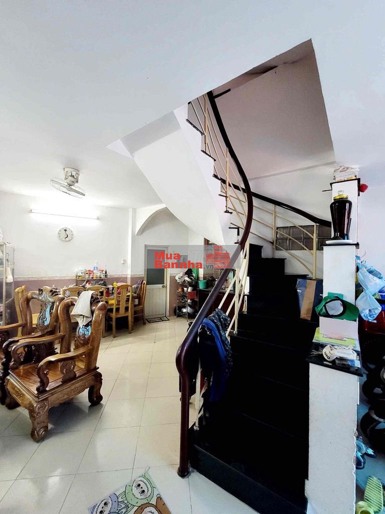 Nhà TẶNG NỘI THẤT ngang 4.5 nở hậu 7m gần UBND nhỉnh 5.5 tỷ