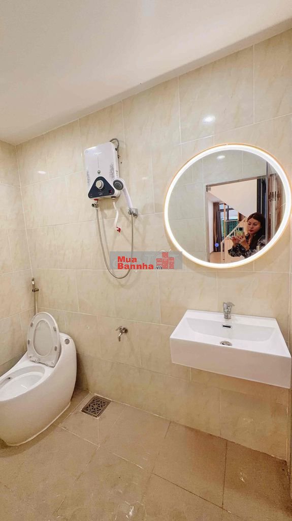 Bán nhà trung tâm q10 ( cách mặt tiền vài mét 2 cửa thoát hiểm )