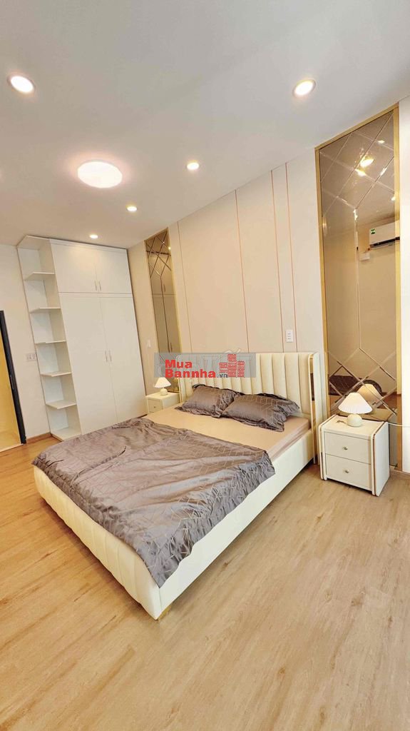 Bán nhà trung tâm q10 ( cách mặt tiền vài mét 2 cửa thoát hiểm )