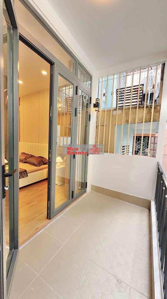 Bán nhà trung tâm q10 ( cách mặt tiền vài mét 2 cửa thoát hiểm )