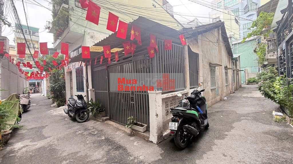 MUA ĐẤT TẶNG NHÀ - KHUÔN ĐẤT 3 MẶT THOÁNG - SÁT ĐH CÔNG NGHIỆP