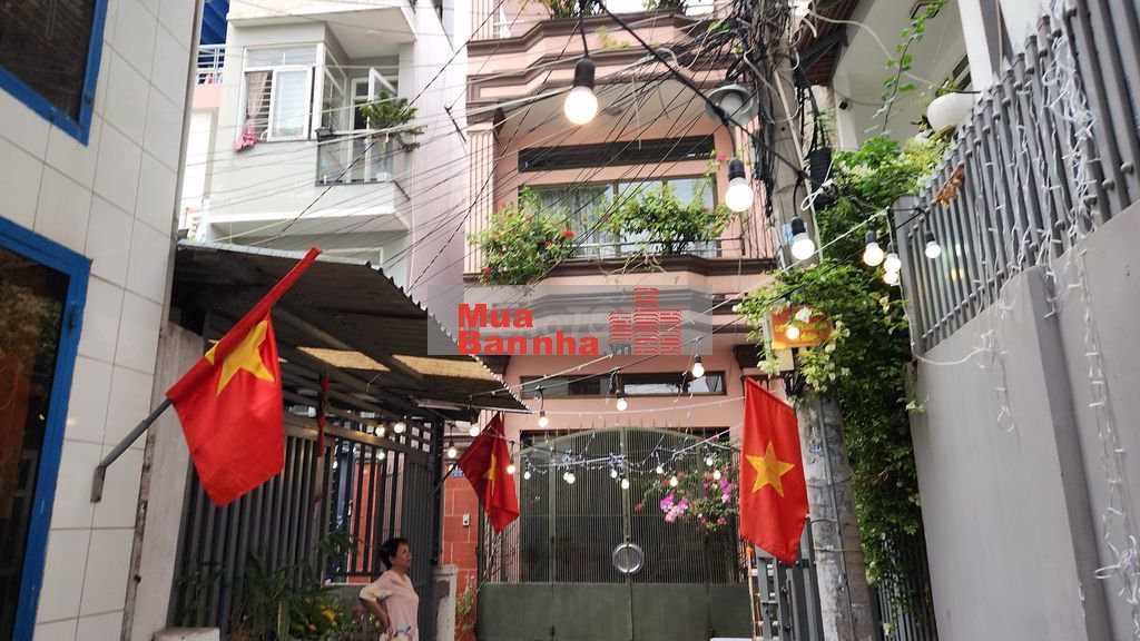 MUA ĐẤT TẶNG NHÀ - KHUÔN ĐẤT 3 MẶT THOÁNG - SÁT ĐH CÔNG NGHIỆP