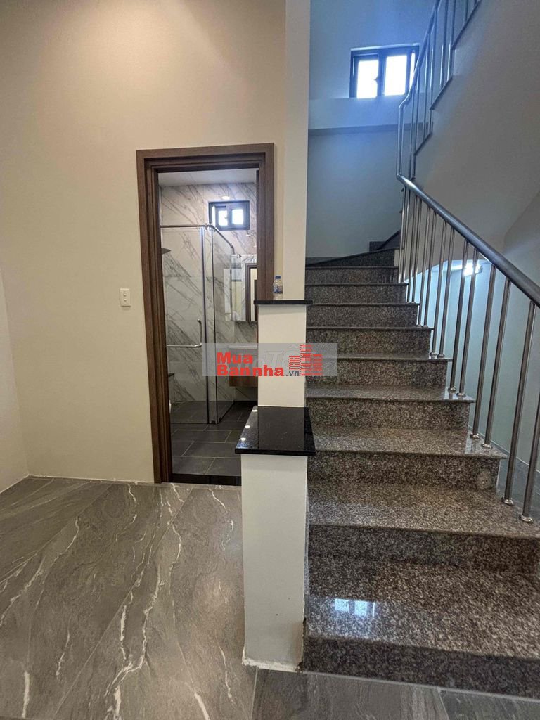 Bán nhà 3 tầng 5PN Thảo Điền Quận 2 ngang 7.3m giá 15.x tỷ