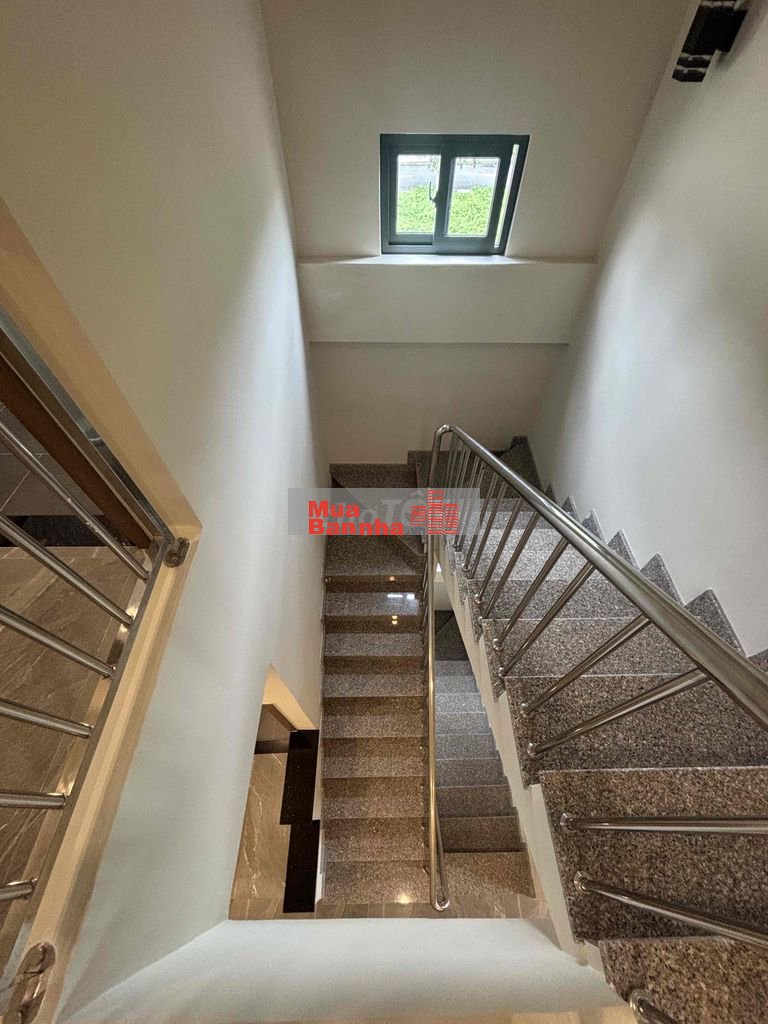 Bán nhà 3 tầng 5PN Thảo Điền Quận 2 ngang 7.3m giá 15.x tỷ