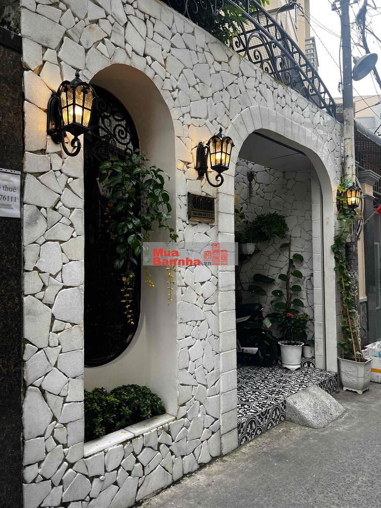Chính chủ cần bán nhà mới đẹp vào ở ngay trung tâm quận 3
