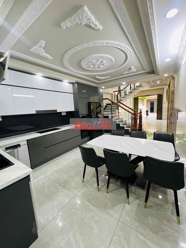 Chính chủ bán nhà 61m2, đường 12m, 4 tầng ở HT13, Quận 12