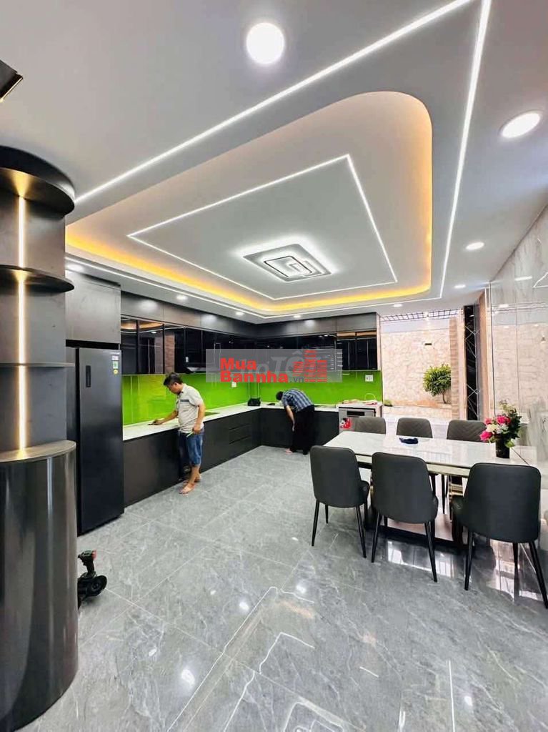 Siêu Phẩm 4,5m x 25m. 4 Tầng Thang Máy Mặt Tiền nhánh Đ. Tô Ngọc Vân