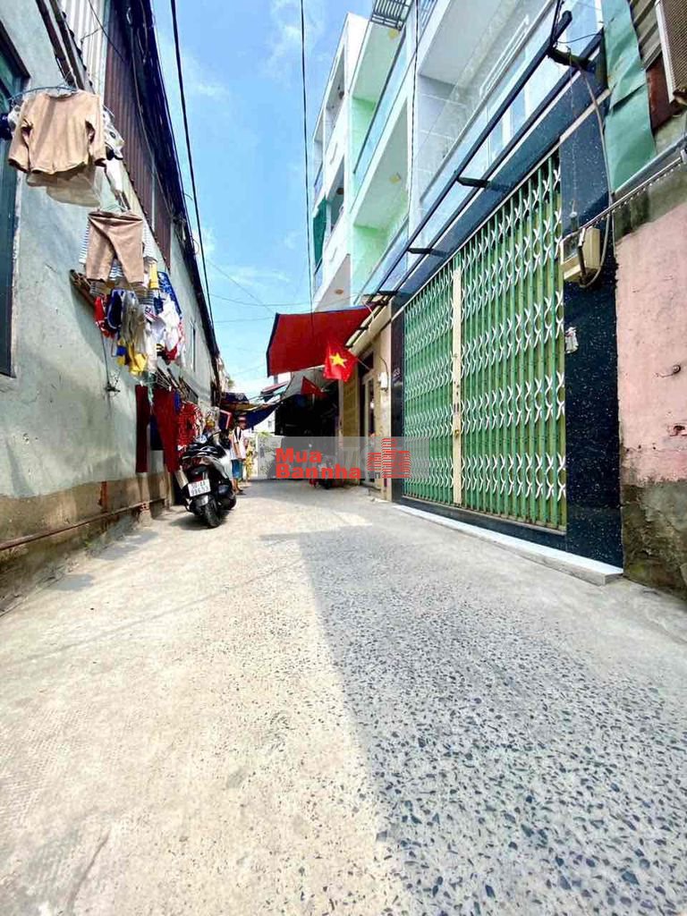 nhà bán 4m x 9m. 2 lầu 🚗 đường Phú định F16.Q8