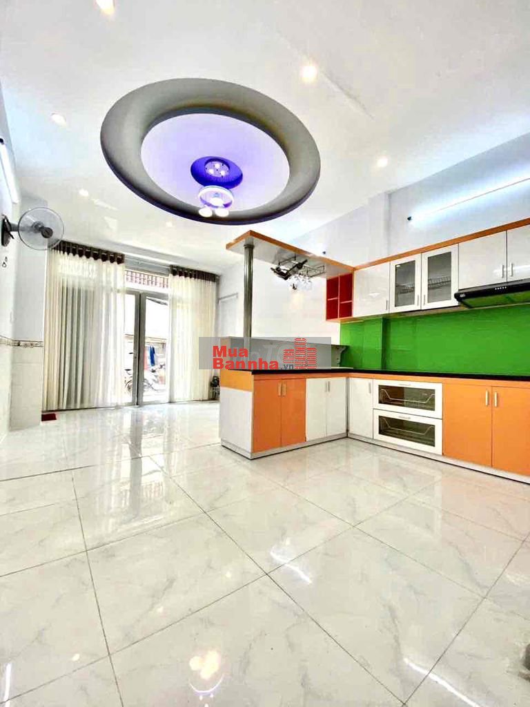 nhà bán 4m x 9m. 2 lầu 🚗 đường Phú định F16.Q8