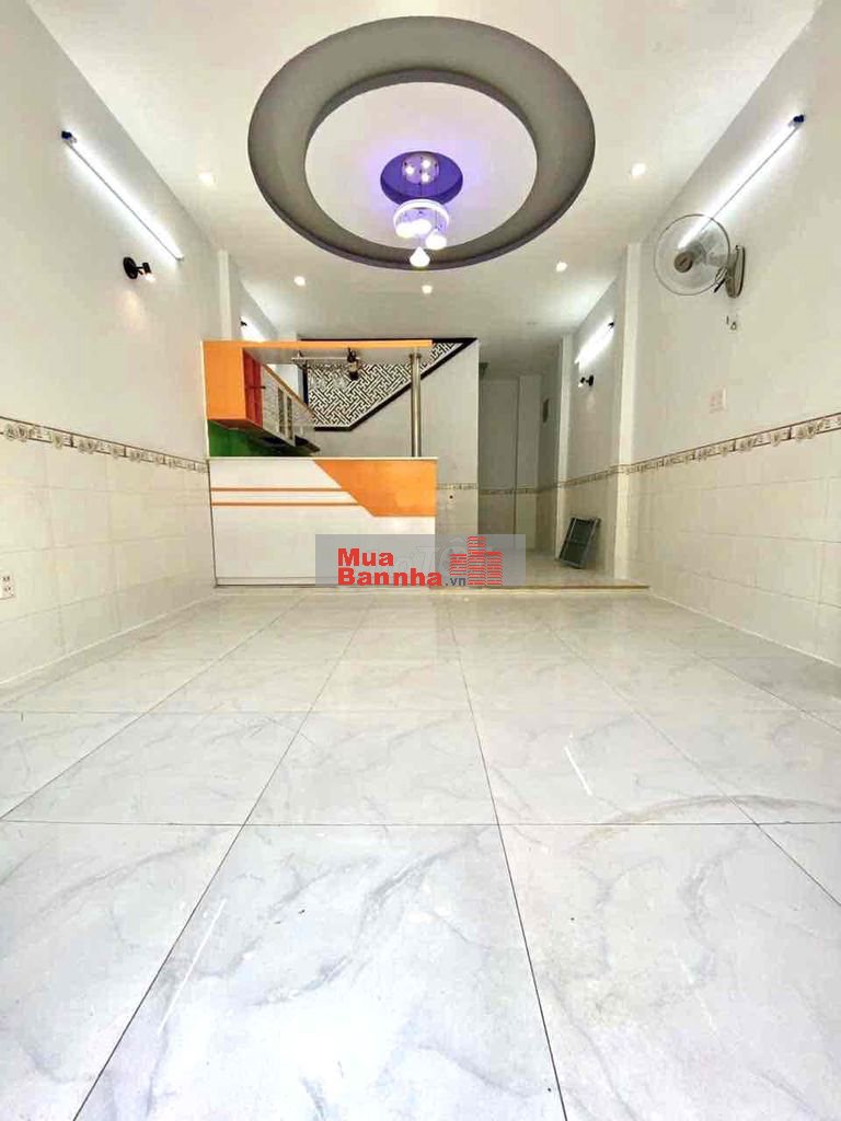 nhà bán 4m x 9m. 2 lầu 🚗 đường Phú định F16.Q8