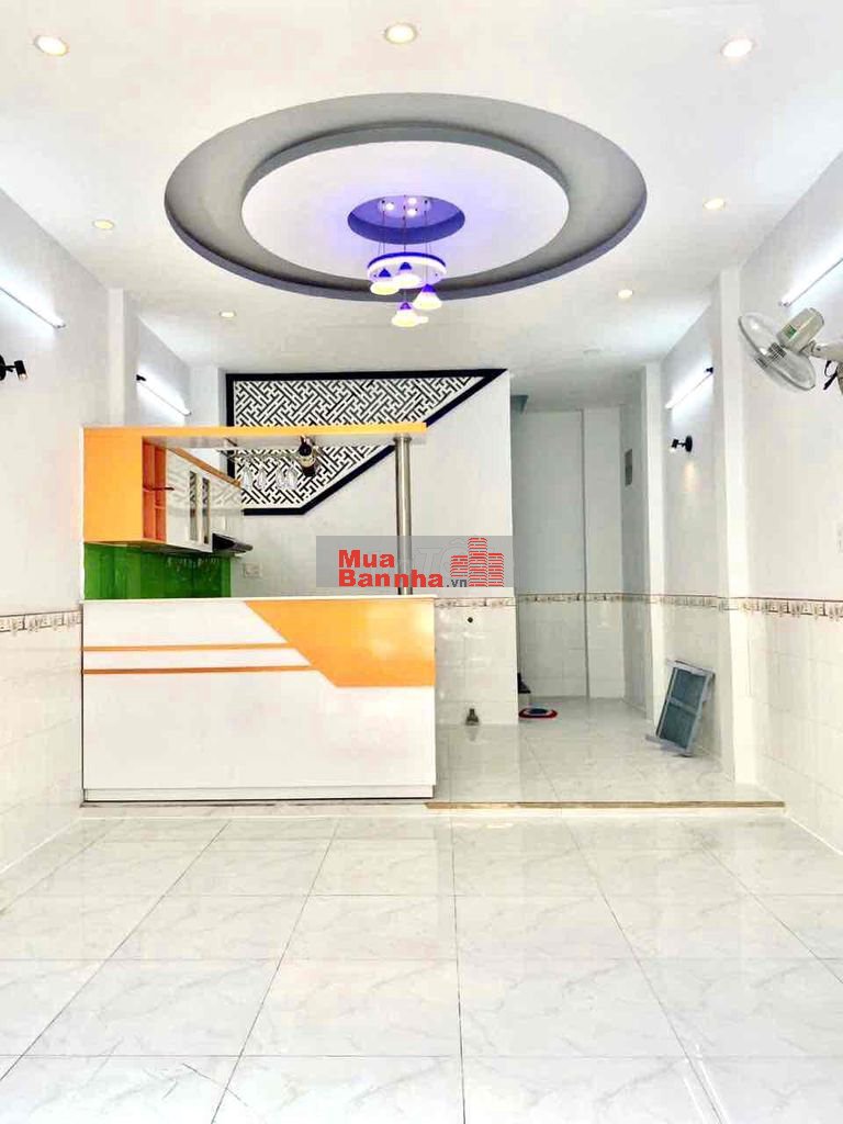 nhà bán 4m x 9m. 2 lầu 🚗 đường Phú định F16.Q8