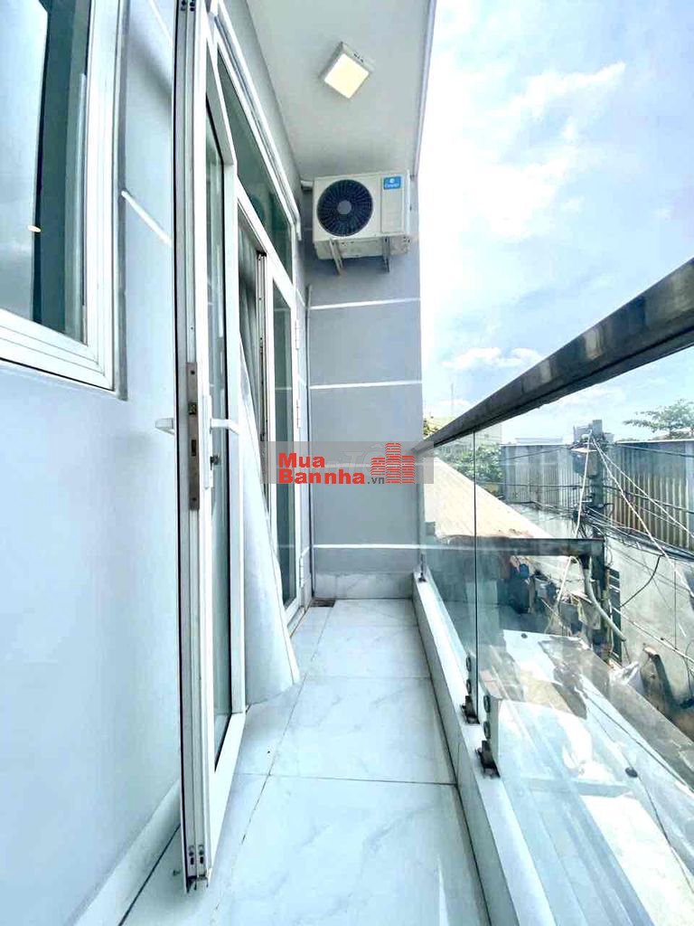 nhà bán 4m x 9m. 2 lầu 🚗 đường Phú định F16.Q8
