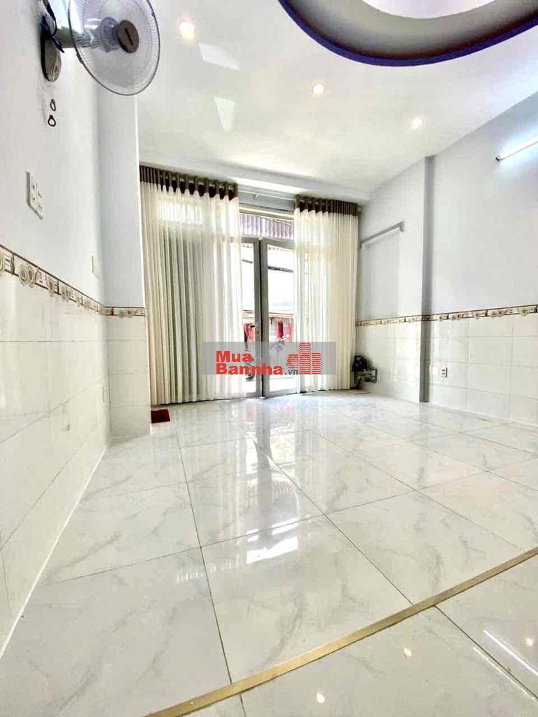 nhà bán 4m x 9m. 2 lầu 🚗 đường Phú định F16.Q8