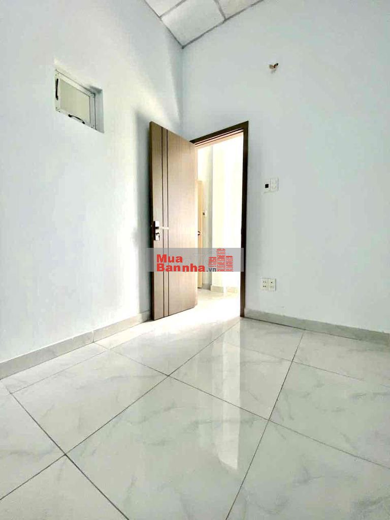 nhà bán 4m x 9m. 2 lầu 🚗 đường Phú định F16.Q8